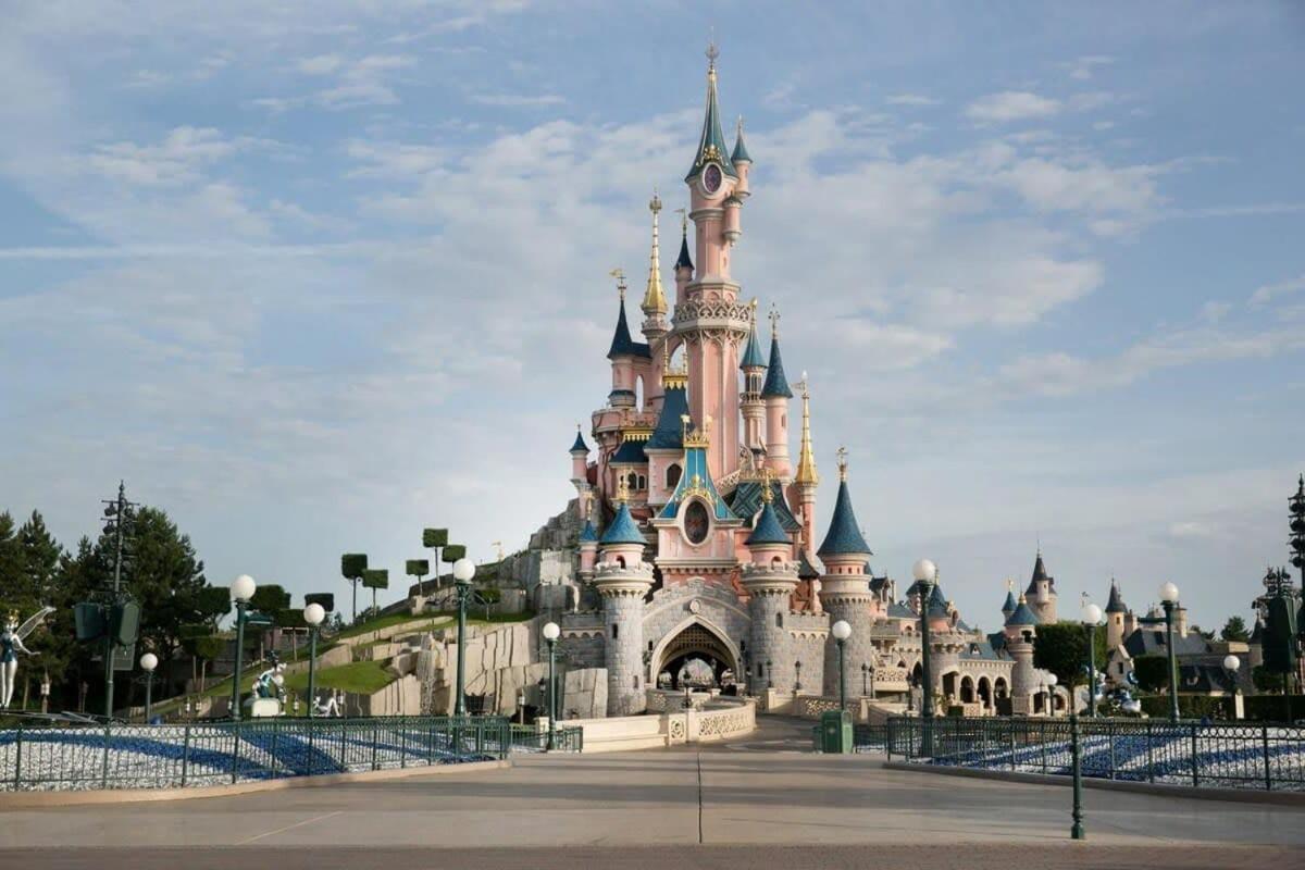 Appart'Hotel Disneyland Dream Close & Safe Montévrain Exteriér fotografie